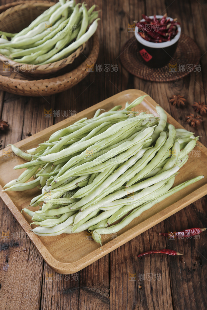 木底上的白芸豆角
