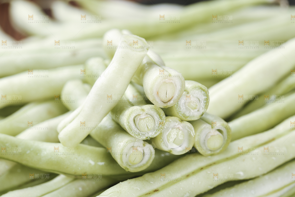 木底上的白芸豆角