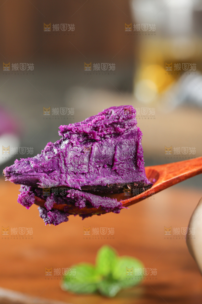 深底上的紫薯