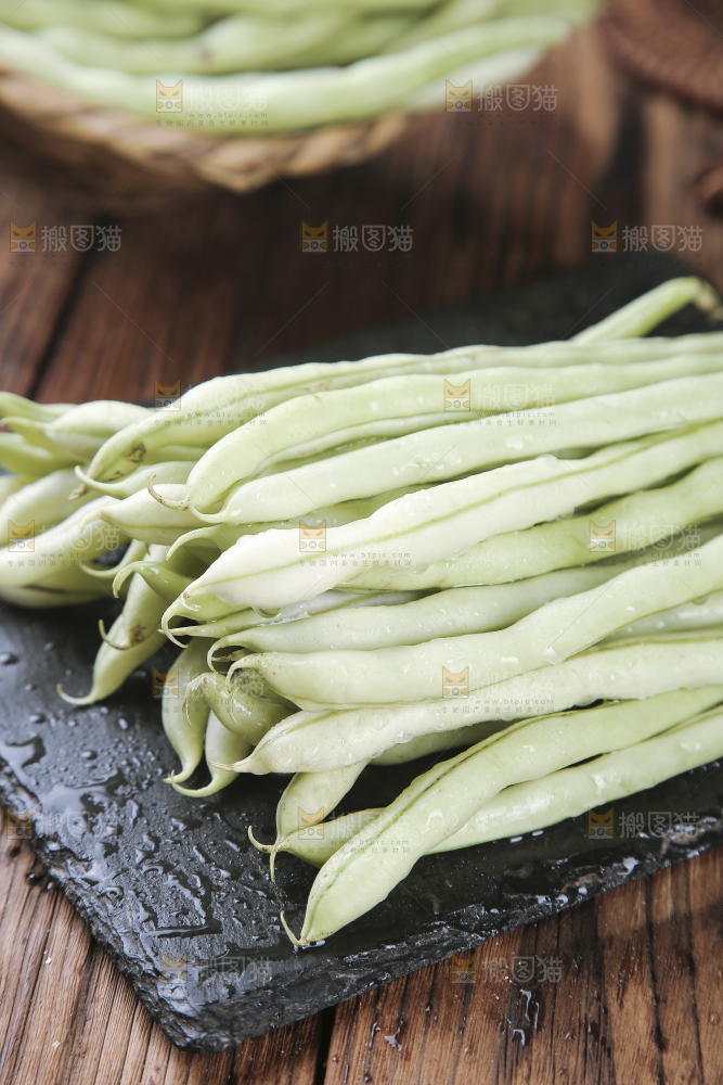 木底上的白芸豆角