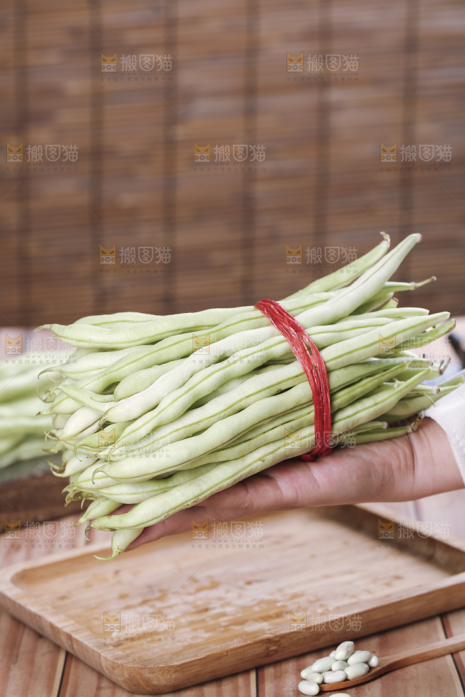 木底上的白芸豆角
