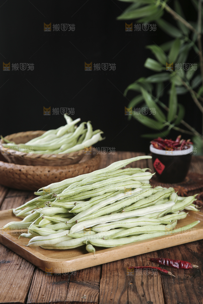 木底上的白芸豆角