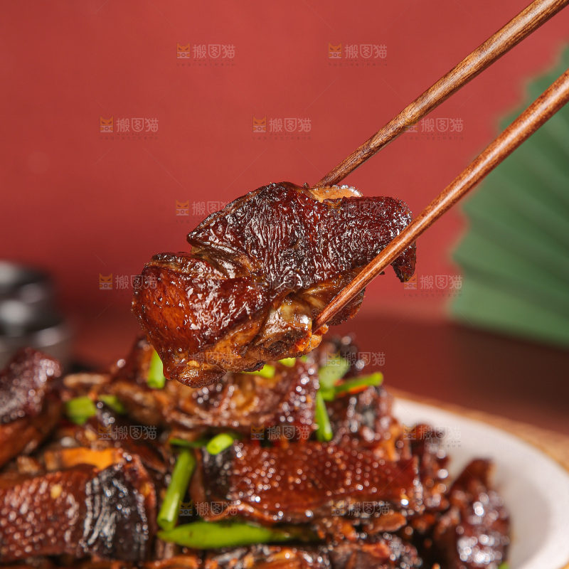 深底上的炒腊鸭