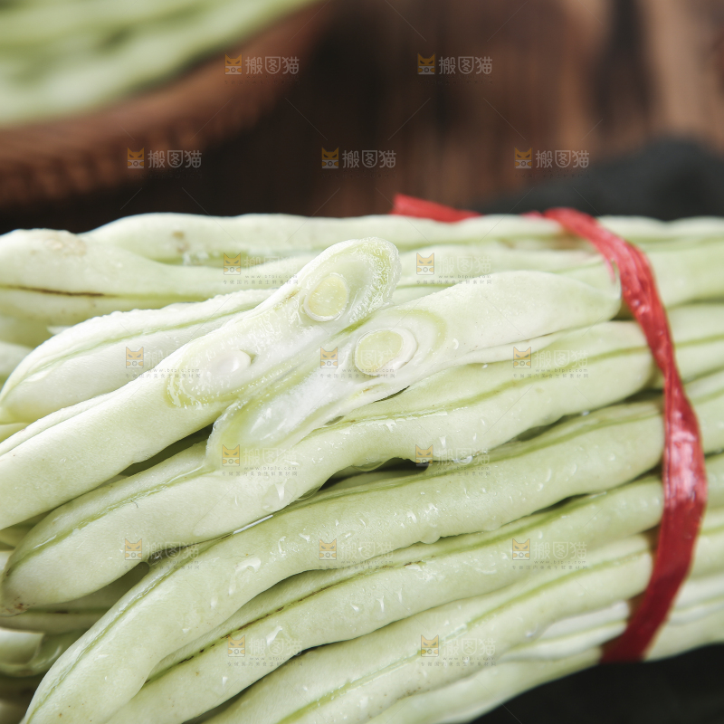 木底上的白芸豆角