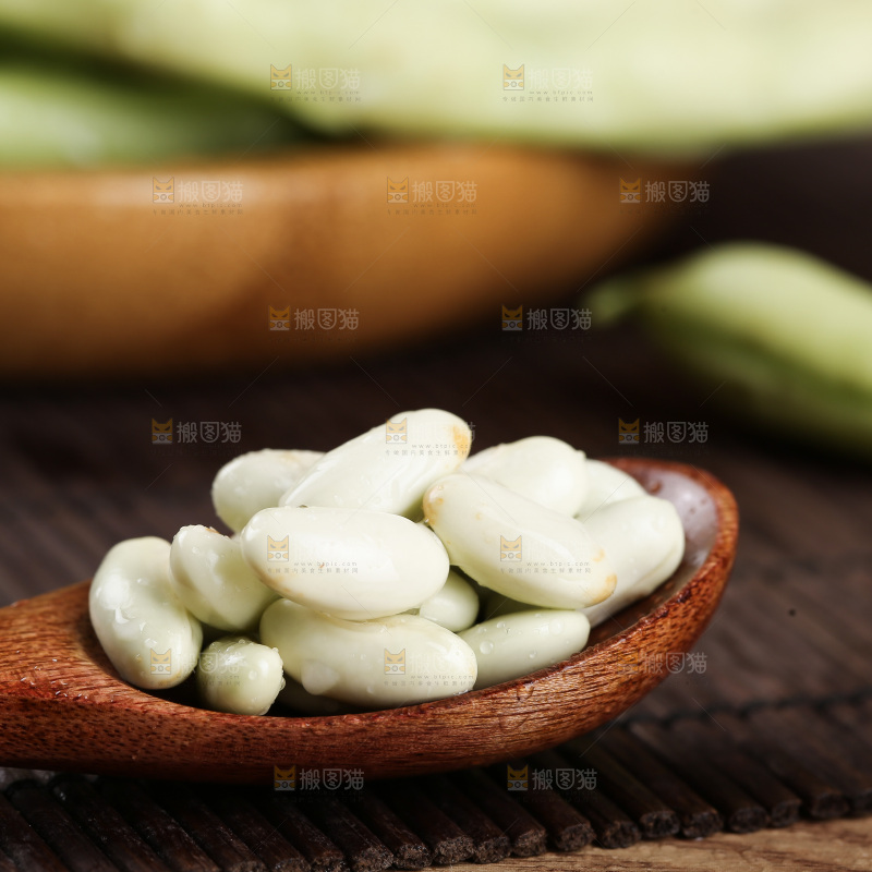 深底上的白芸豆角