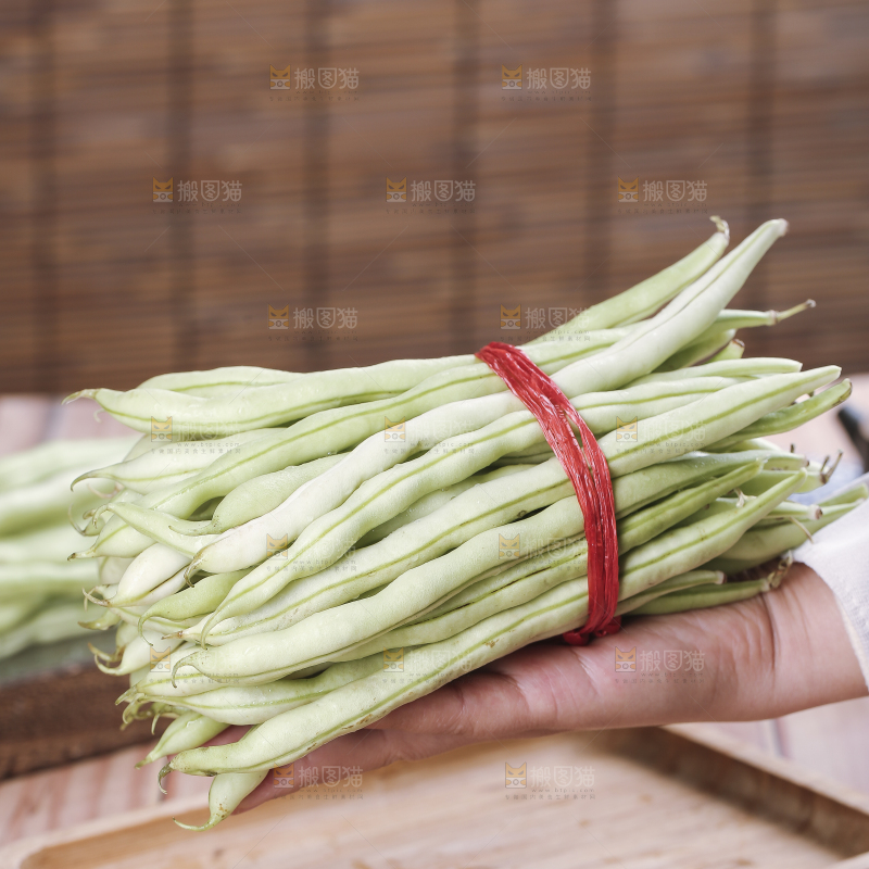 木底上的白芸豆角