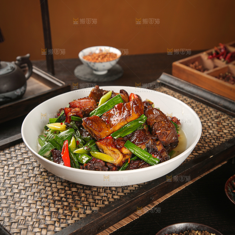 深底上的炒腊鸭