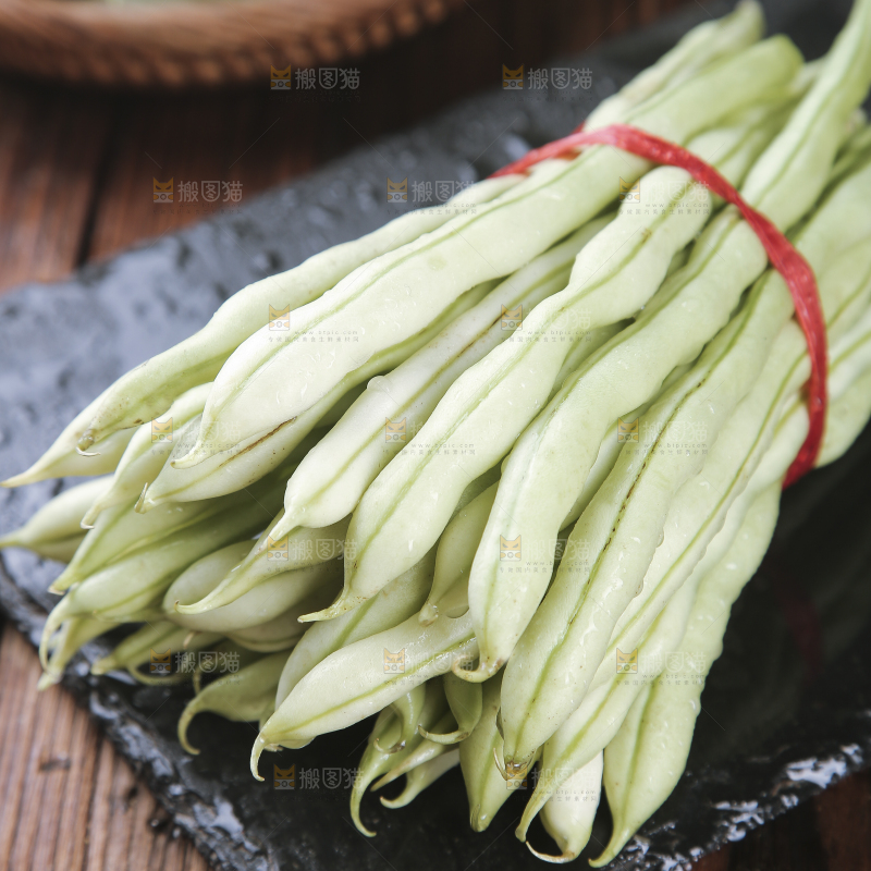 木底上的白芸豆角