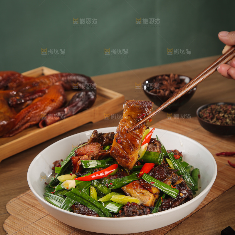 深底上的炒腊鸭