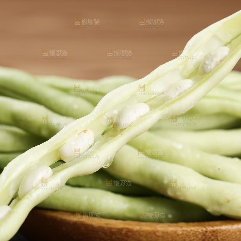 深底上的白芸豆角