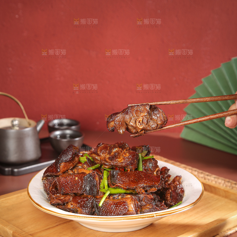 深底上的炒腊鸭