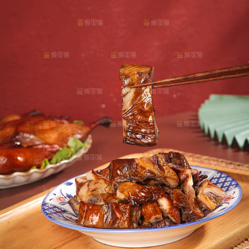 深底上的酱鸭