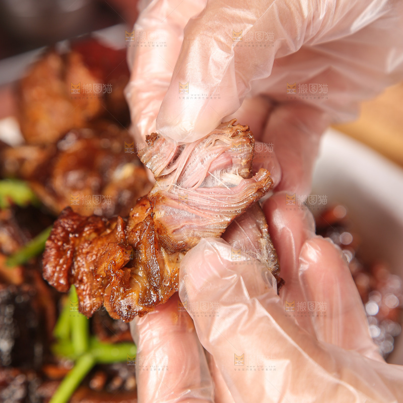 深底上的炒腊鸭