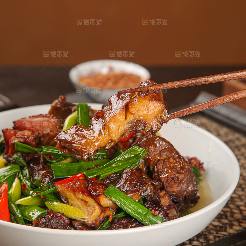 深底上的炒腊鸭