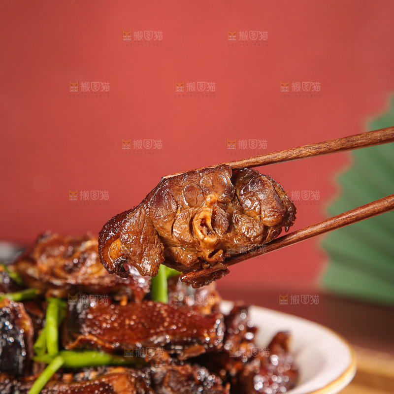 深底上的炒腊鸭