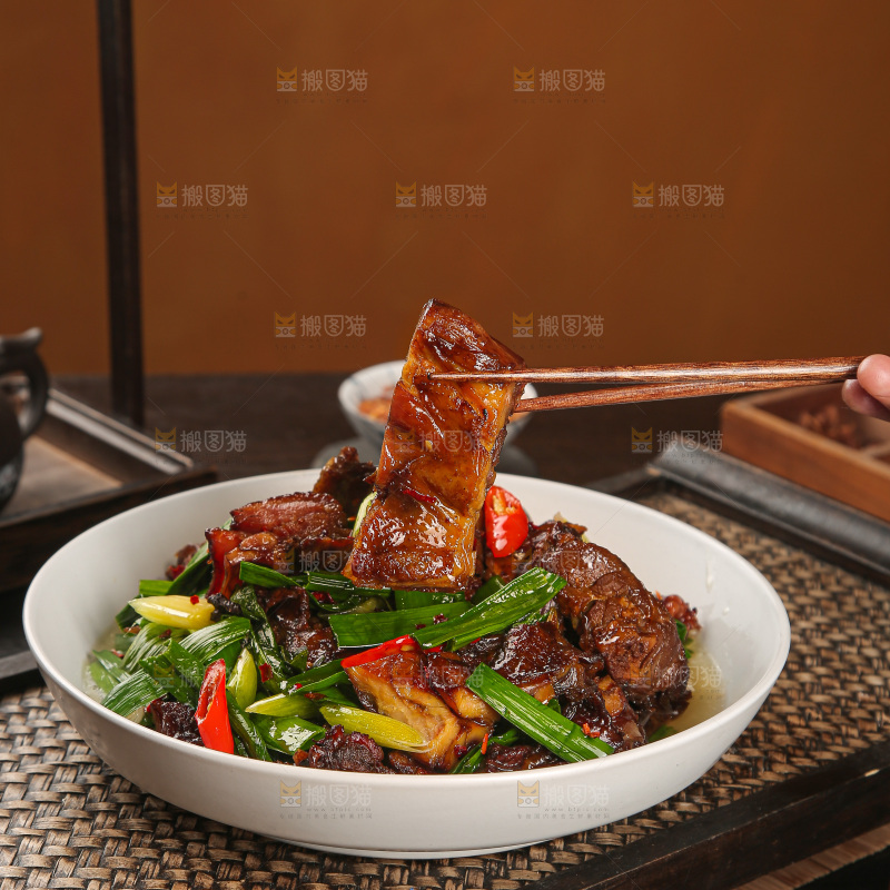 深底上的炒腊鸭