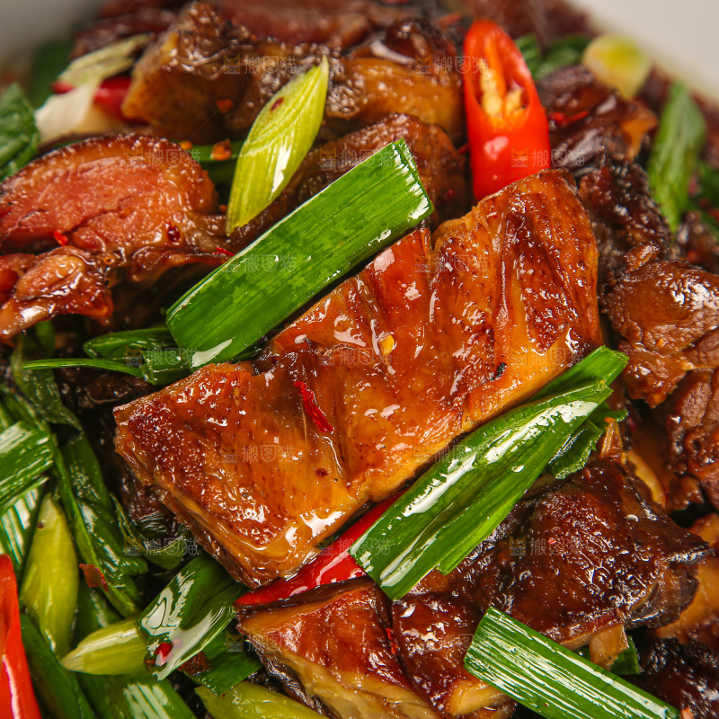 深底上的炒腊鸭