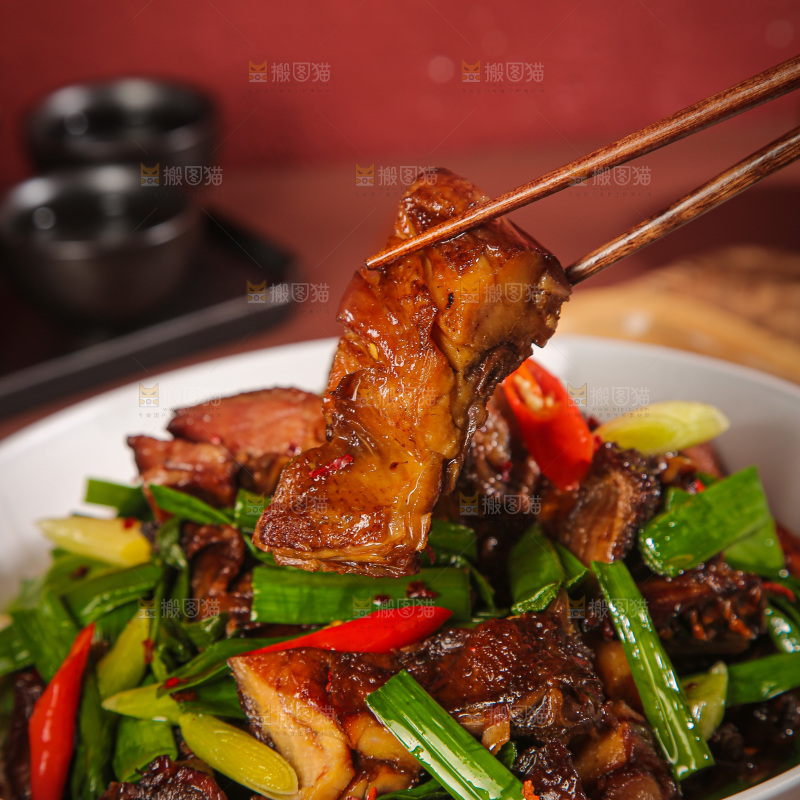 深底上的炒腊鸭