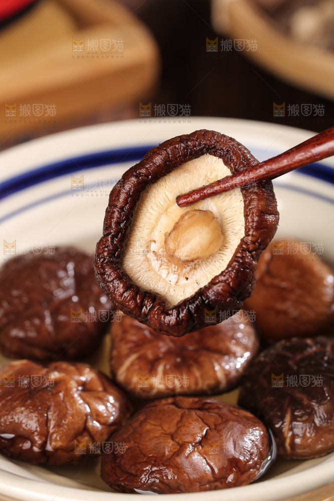 深底上的香菇