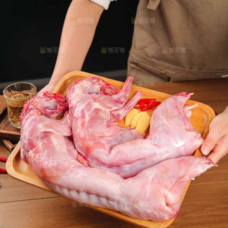 深底上的新鲜兔子