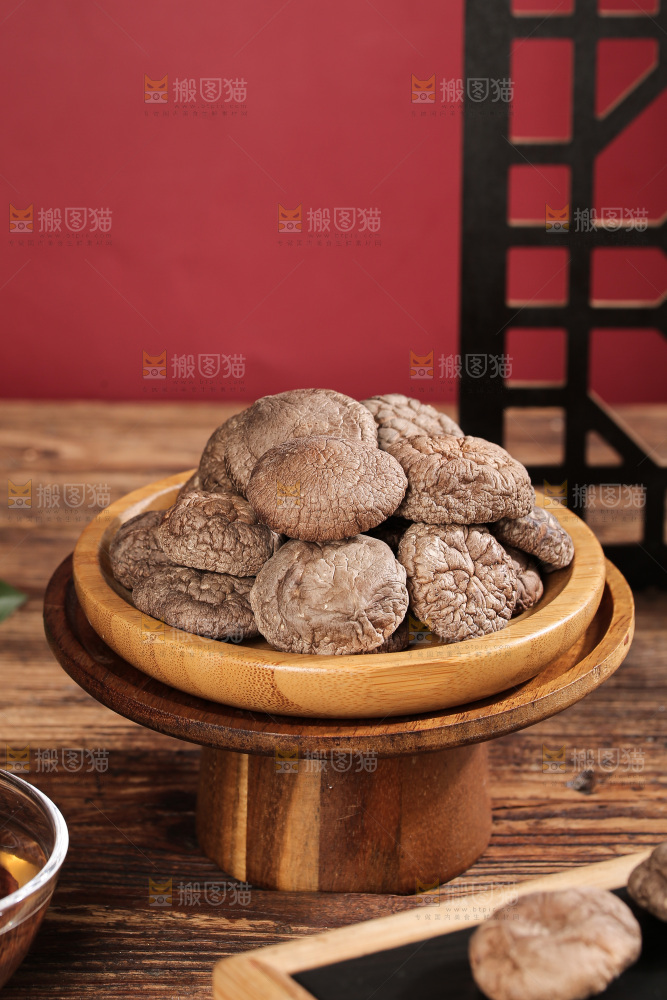 深底上的香菇