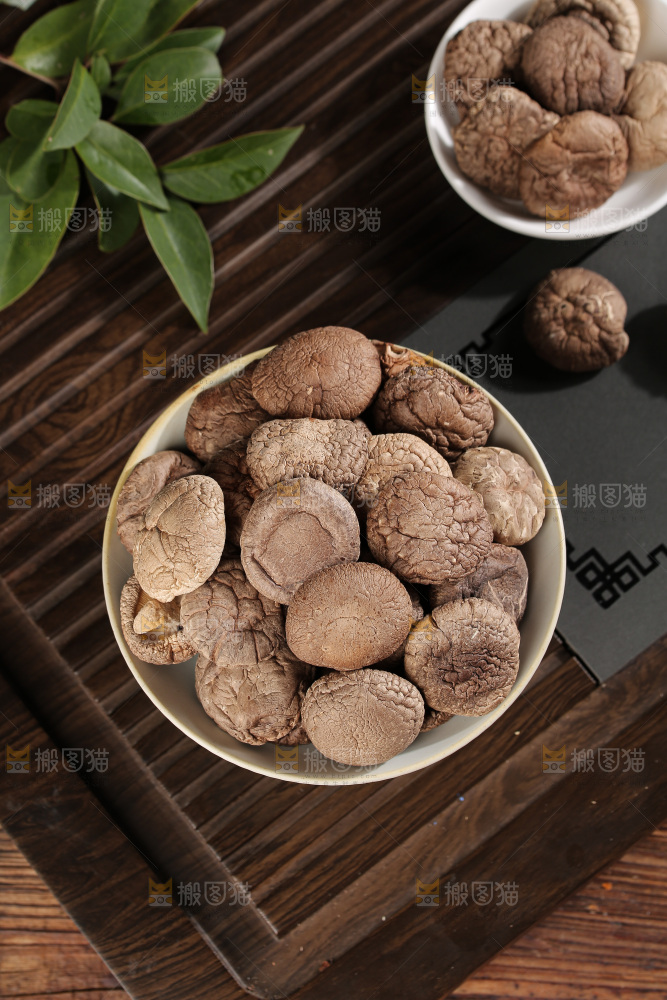 深底上的香菇