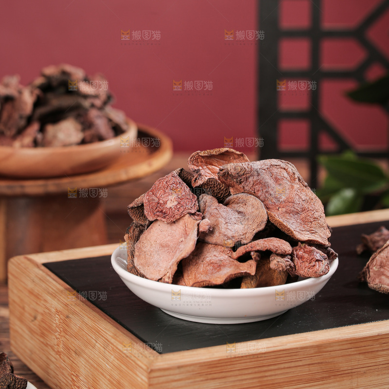 深底上的红乳牛肝菌