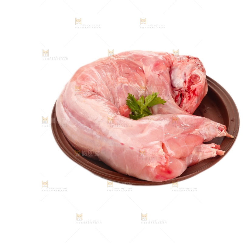 白底上的新鲜兔肉