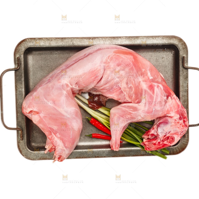 白底上的新鲜兔肉