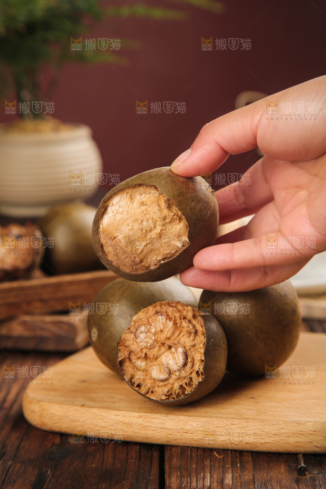 木底上的罗汉果