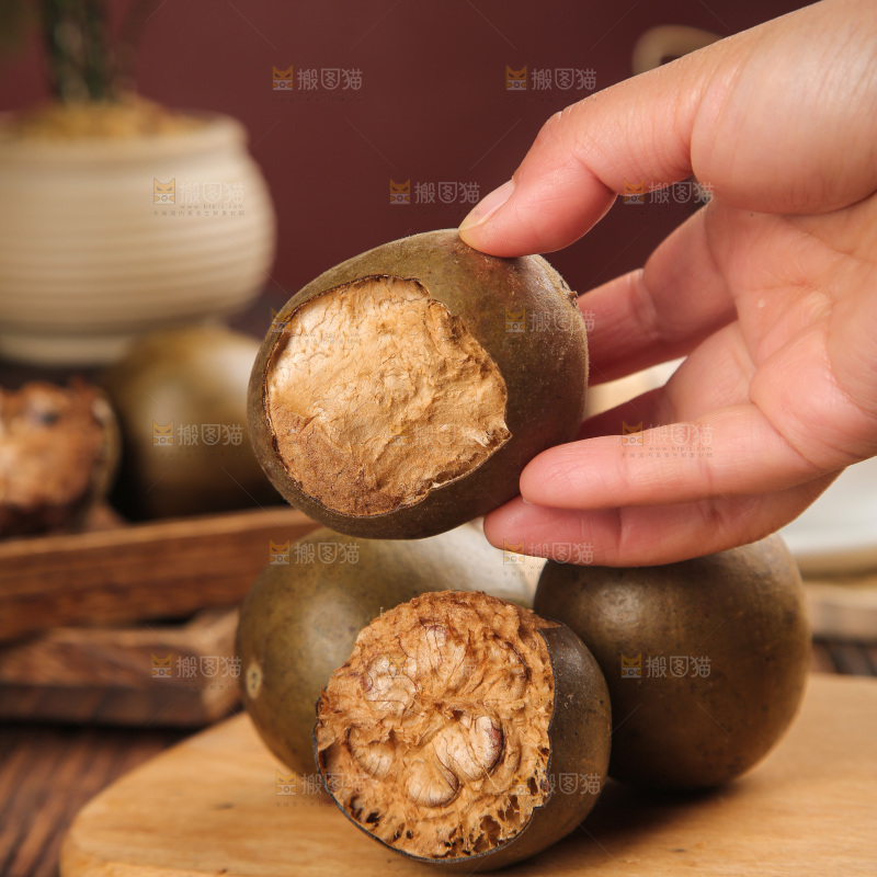 木底上的罗汉果