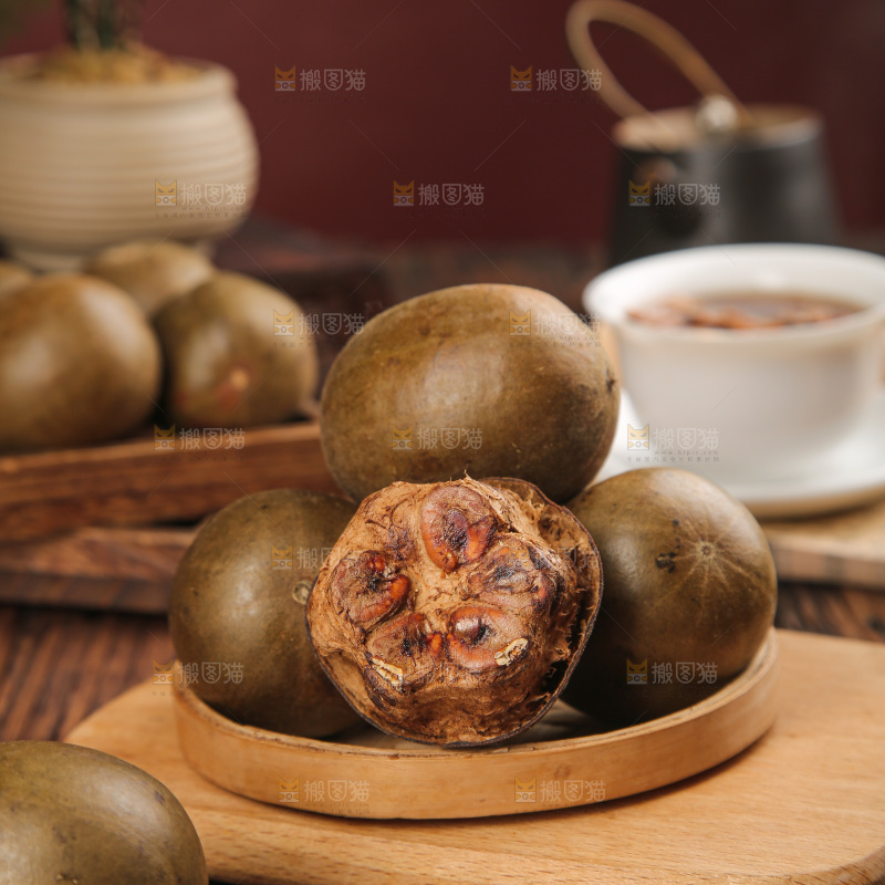 木底上的罗汉果