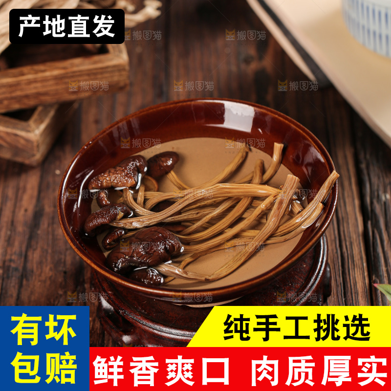 深底上的鹿茸菇