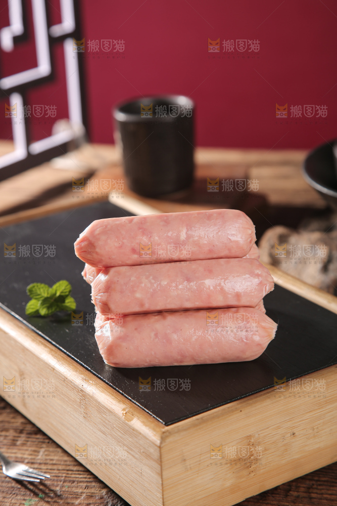 深底上的烤肠