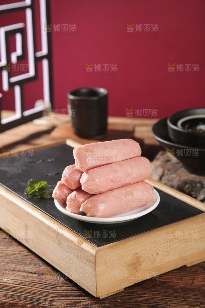 深底上的烤肠