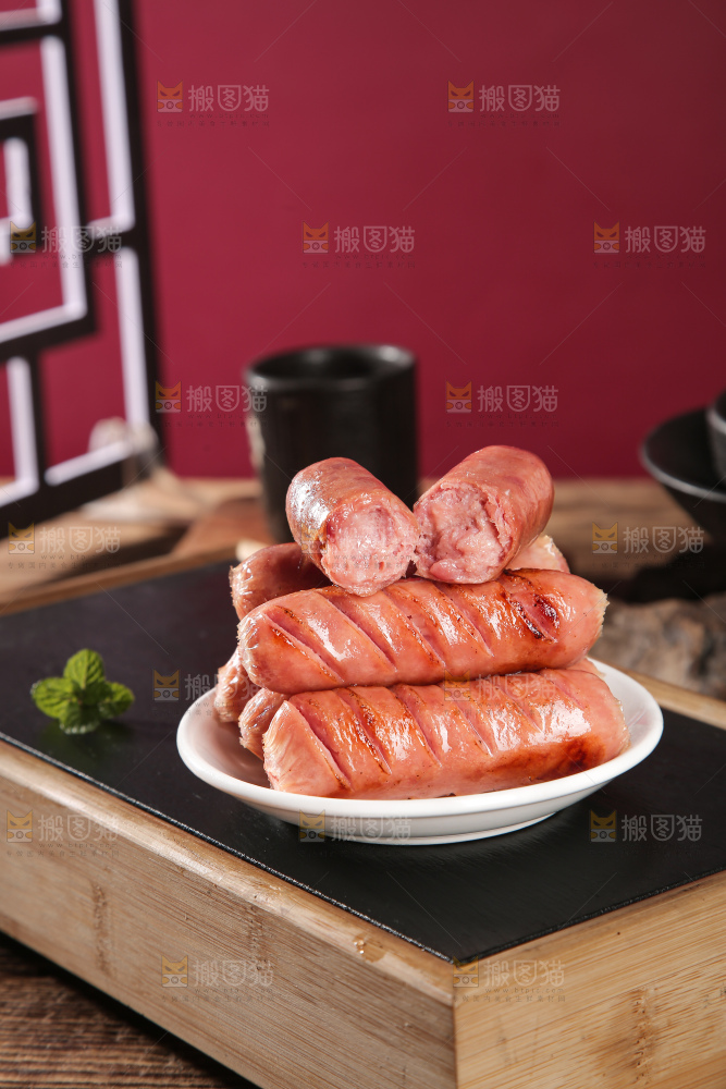深底上的烤肠