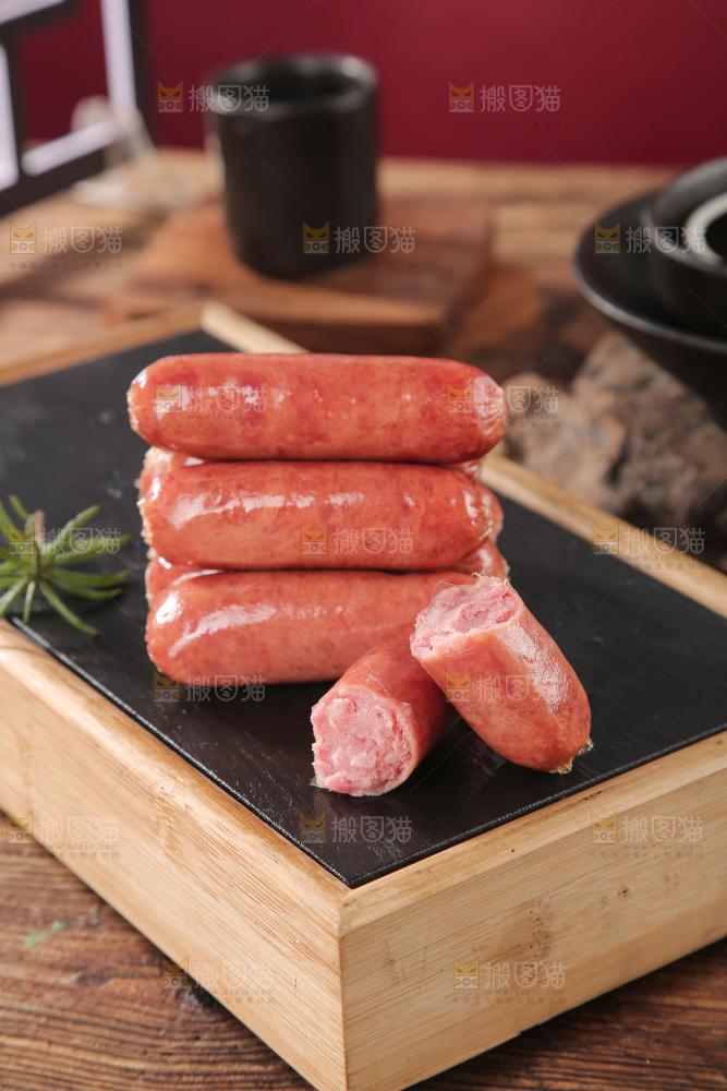 深底上的烤肠