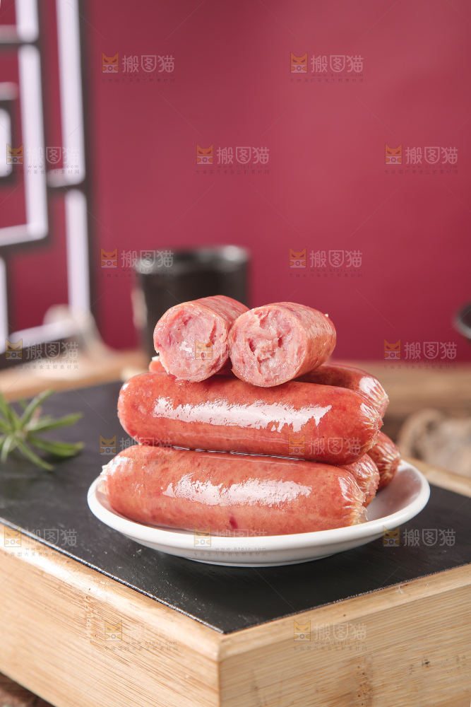 深底上的烤肠