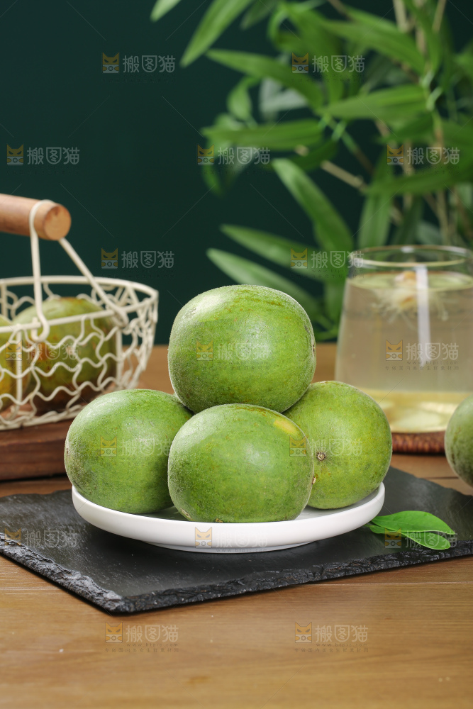 浅底上新鲜罗汉果