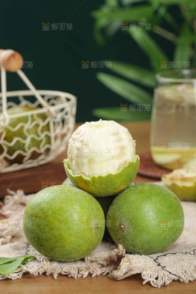 浅底上新鲜罗汉果