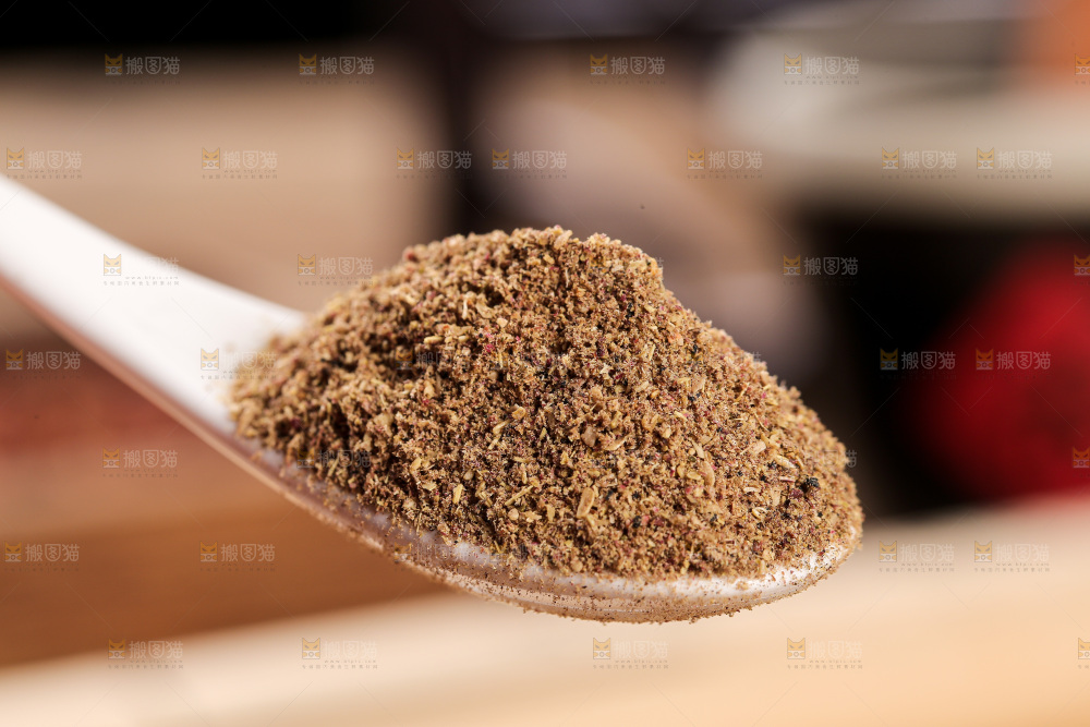深底上的花椒粉