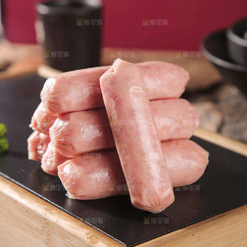 深底上的烤肠