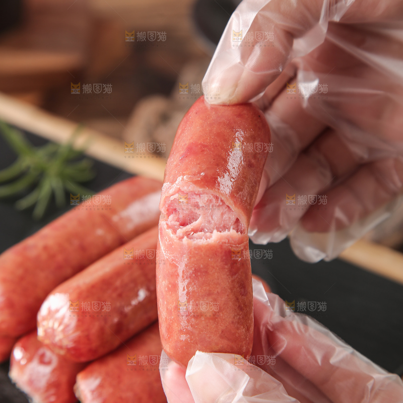 深底上的烤肠