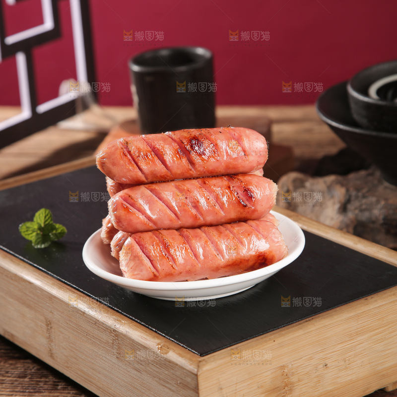 深底上的烤肠