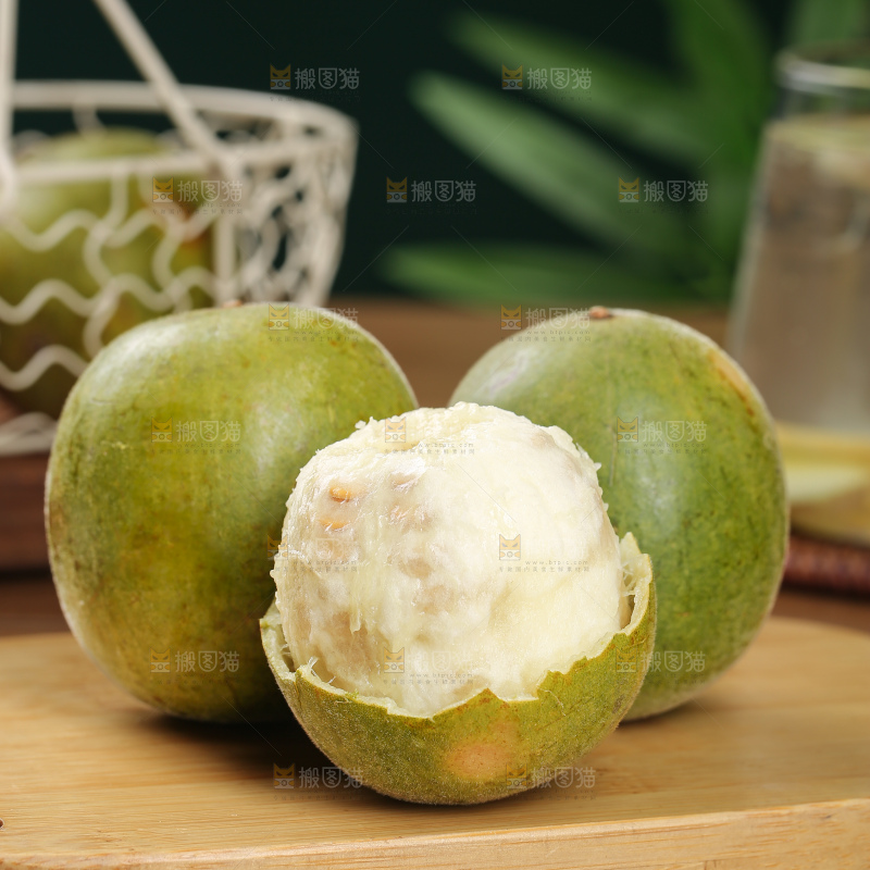 浅底上新鲜罗汉果
