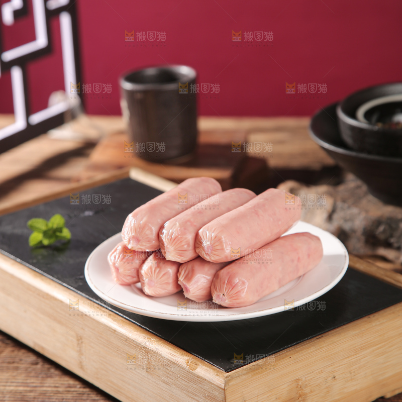 深底上的烤肠