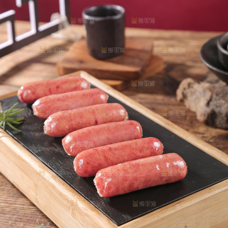 深底上的烤肠