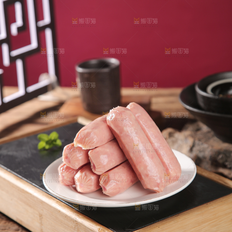 深底上的烤肠