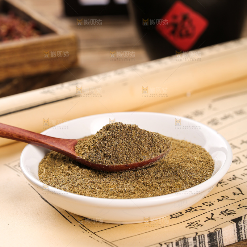 木板上的孜然粉