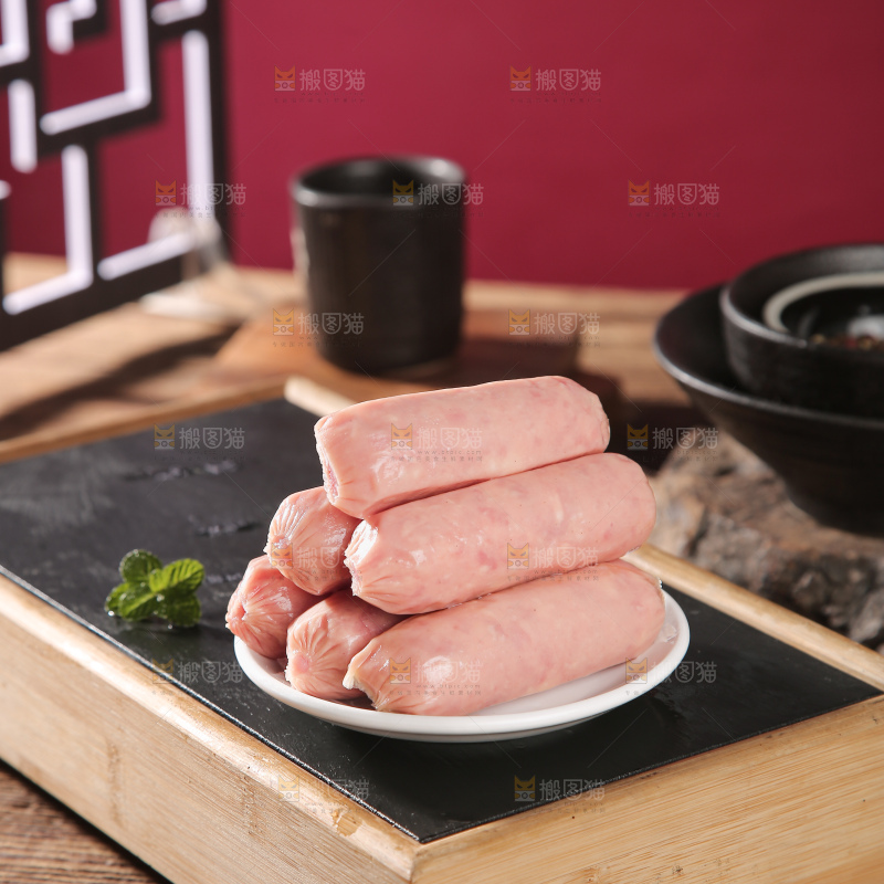 深底上的烤肠